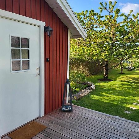 Minihus Med Stor Traedgardstomt Naera Golf Och Hav Trosa Exterior foto