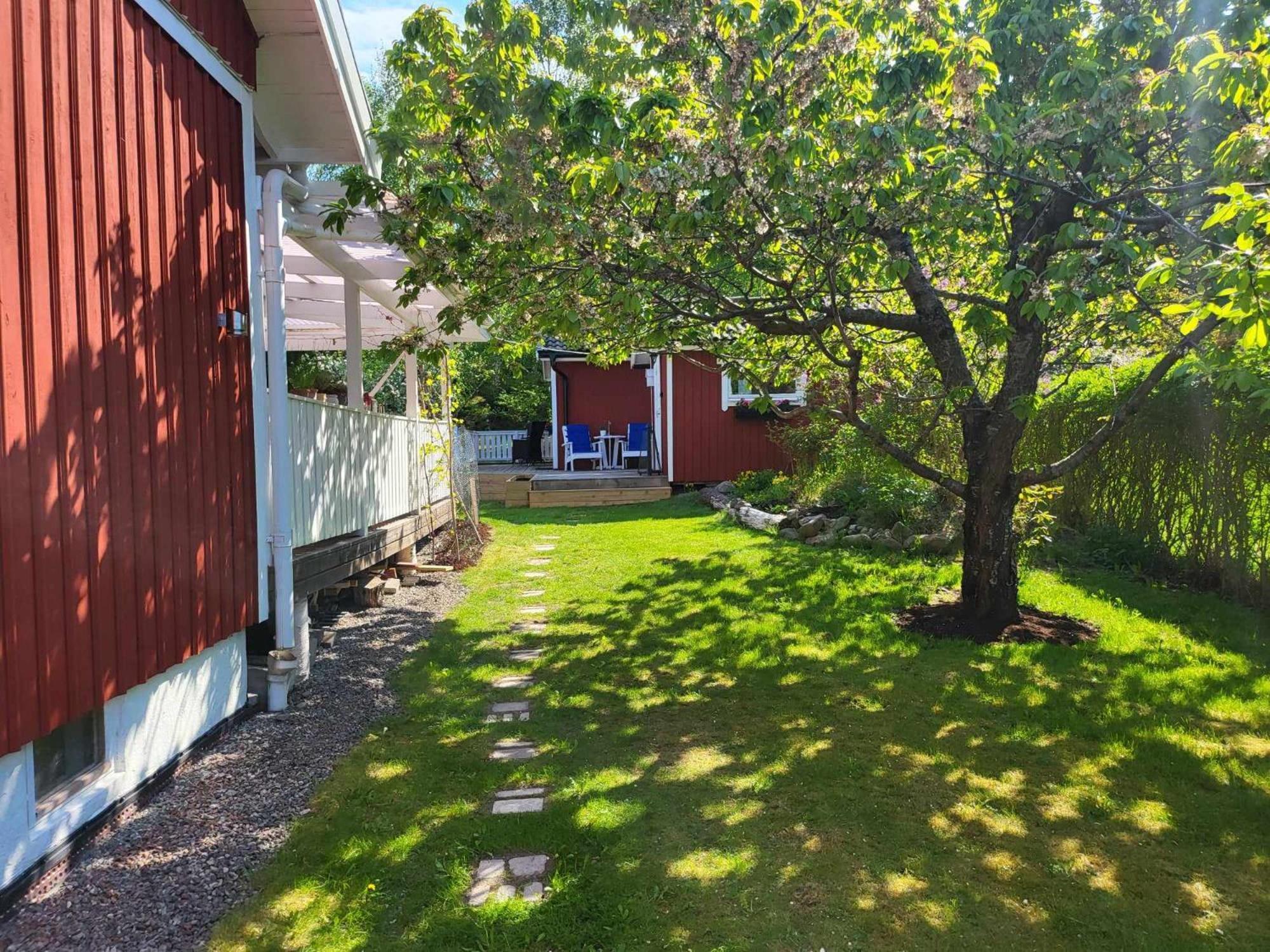 Minihus Med Stor Traedgardstomt Naera Golf Och Hav Trosa Exterior foto